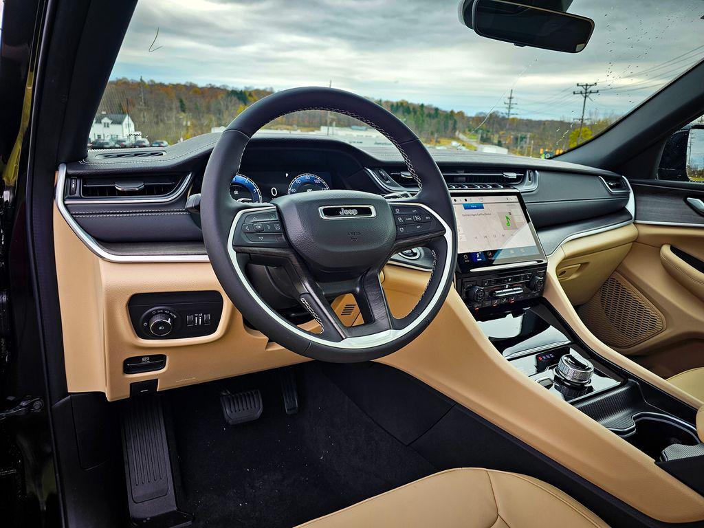 new 2025 Jeep Grand Cherokee car, priced at $47,943