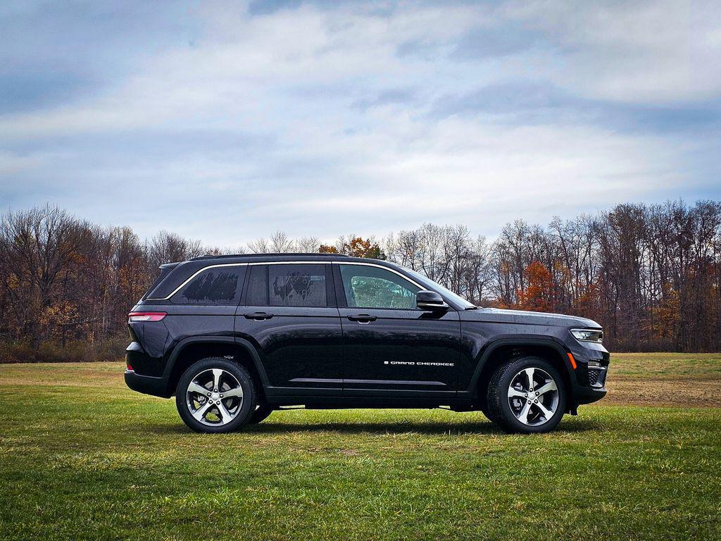 new 2025 Jeep Grand Cherokee car, priced at $47,943