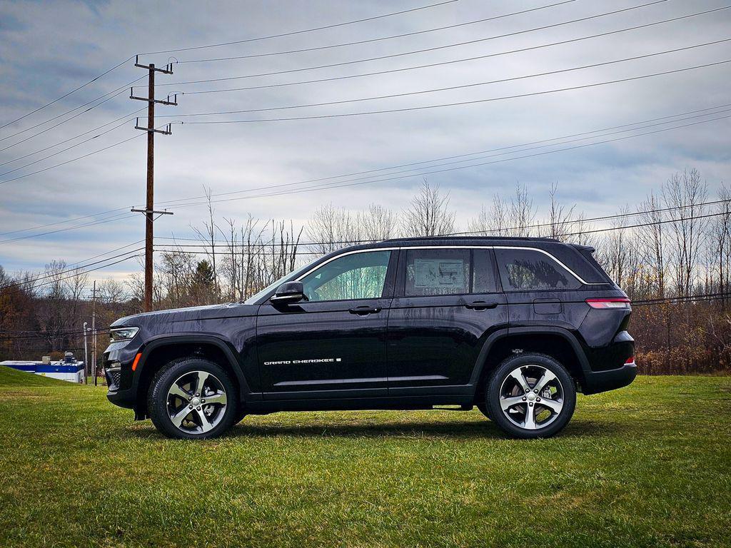 new 2025 Jeep Grand Cherokee car, priced at $47,943
