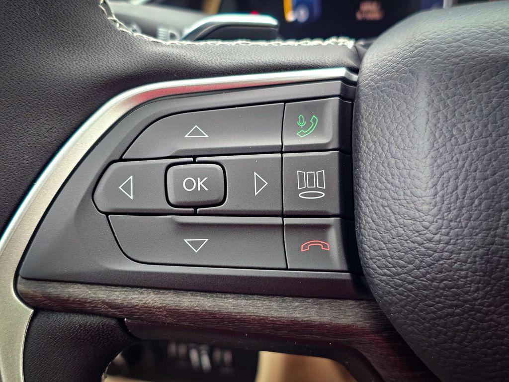 new 2025 Jeep Grand Cherokee car, priced at $47,943