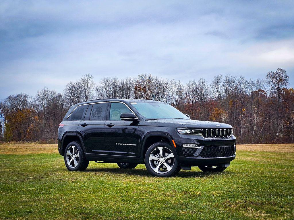 new 2025 Jeep Grand Cherokee car, priced at $47,943