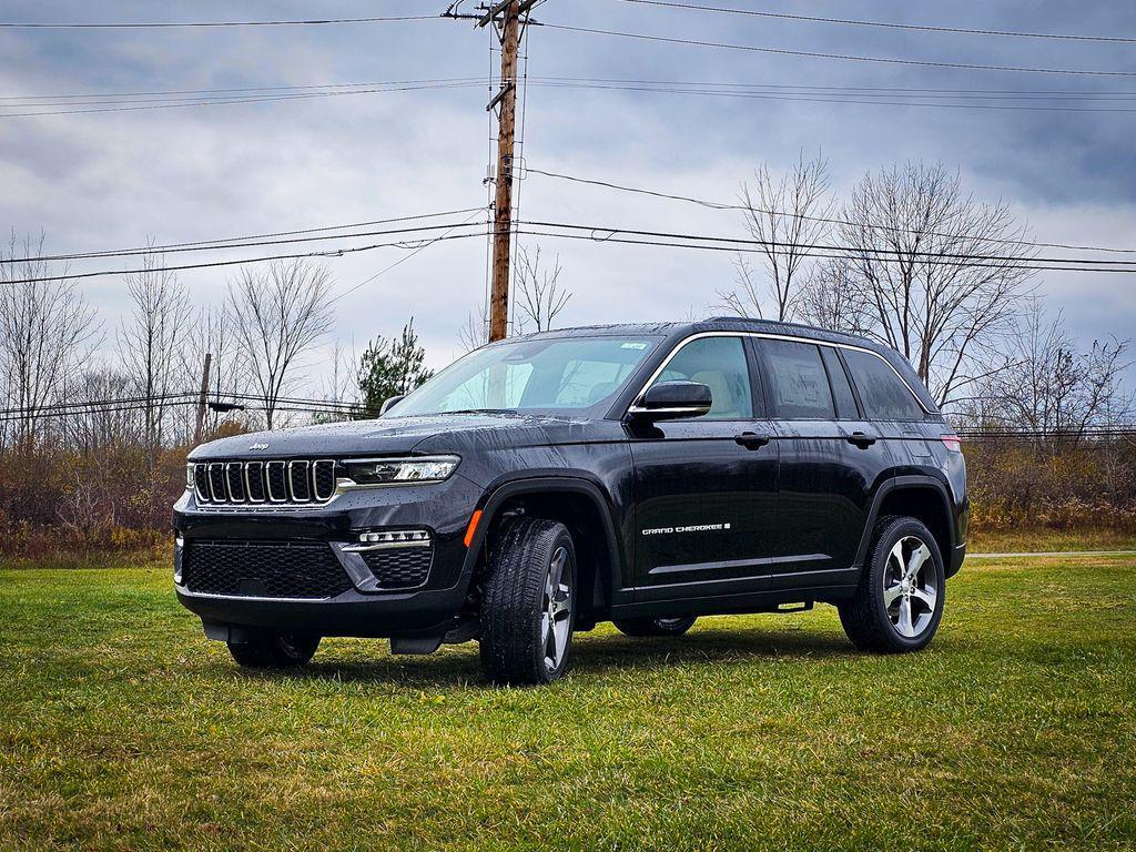 new 2025 Jeep Grand Cherokee car, priced at $47,943