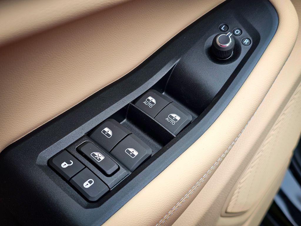 new 2025 Jeep Grand Cherokee car, priced at $47,943