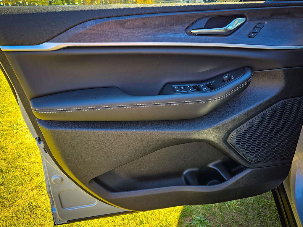 new 2025 Jeep Grand Cherokee car, priced at $47,760