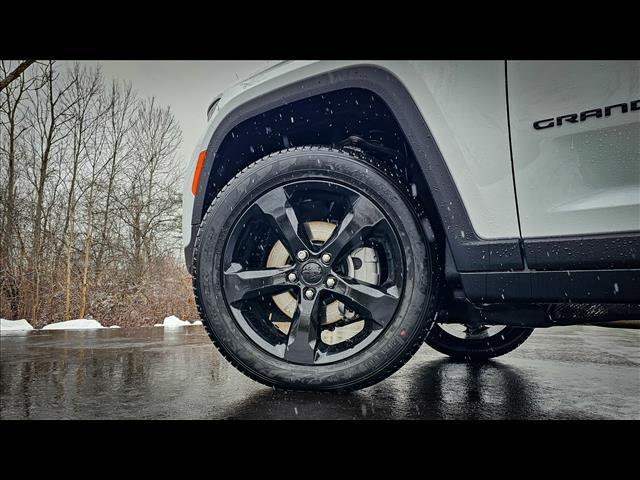 new 2025 Jeep Grand Cherokee car, priced at $50,730