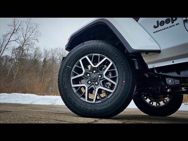 new 2025 Jeep Wrangler car, priced at $54,077