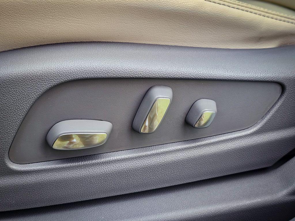 used 2021 Cadillac XT6 car, priced at $28,900