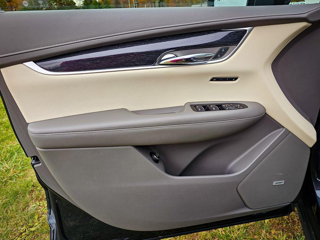 used 2021 Cadillac XT6 car, priced at $28,900