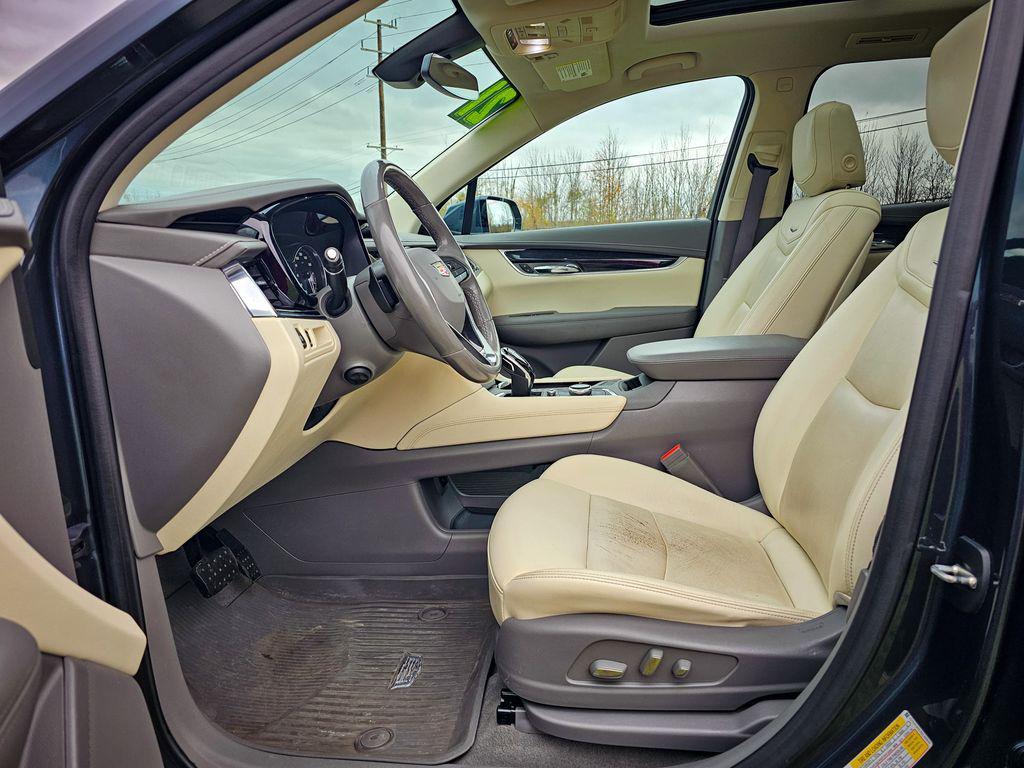 used 2021 Cadillac XT6 car, priced at $28,900