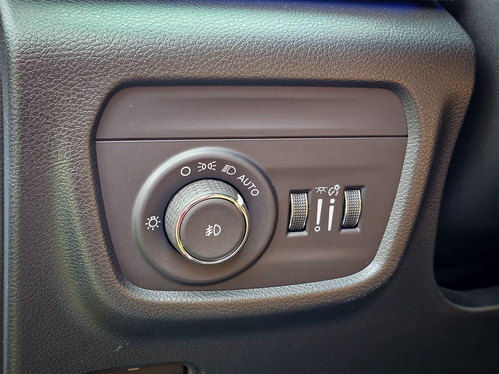 new 2025 Jeep Grand Cherokee car, priced at $59,773