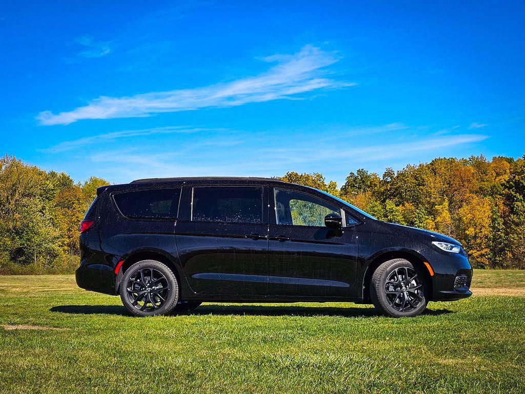 new 2026 Chrysler Pacifica car, priced at $52,572