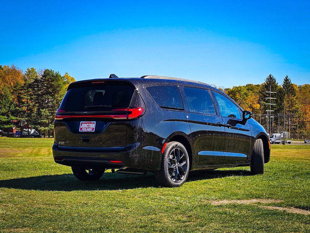 new 2026 Chrysler Pacifica car, priced at $52,572