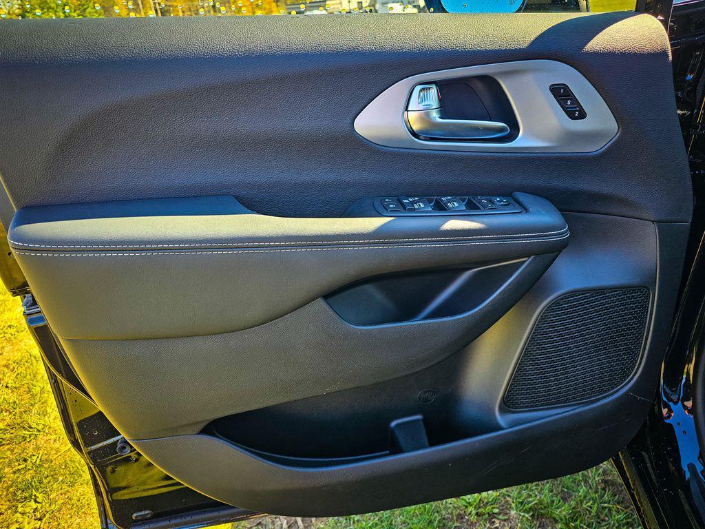 new 2026 Chrysler Pacifica car, priced at $52,572