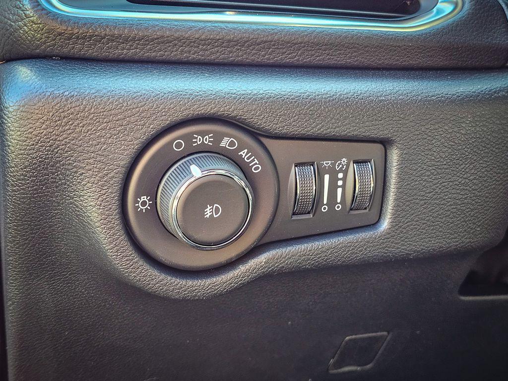 new 2026 Chrysler Pacifica car, priced at $52,572