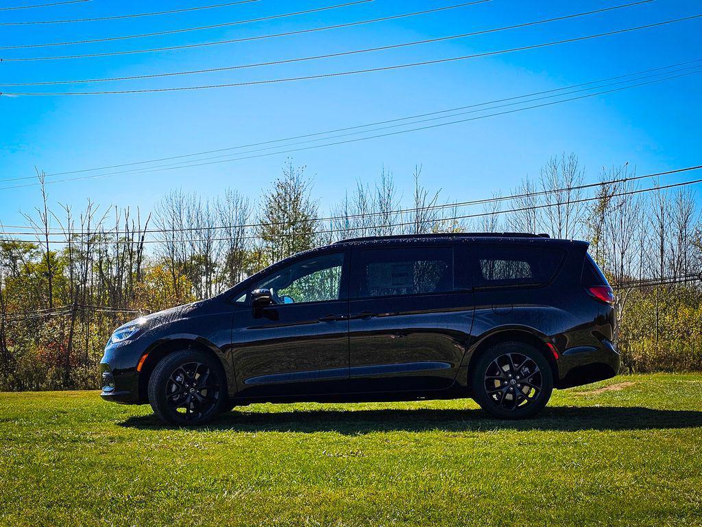 new 2026 Chrysler Pacifica car, priced at $52,572
