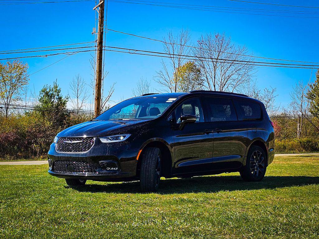 new 2026 Chrysler Pacifica car, priced at $52,572