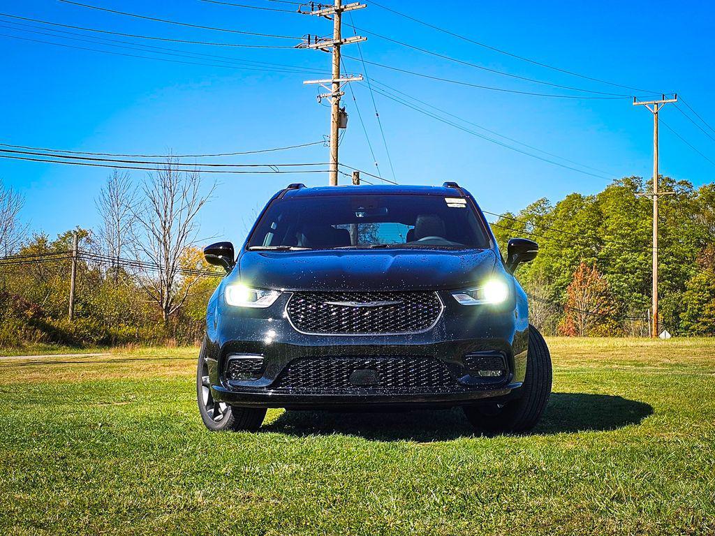 new 2026 Chrysler Pacifica car, priced at $52,572