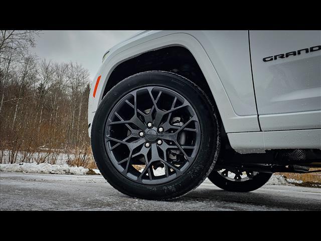 new 2025 Jeep Grand Cherokee L car, priced at $64,890