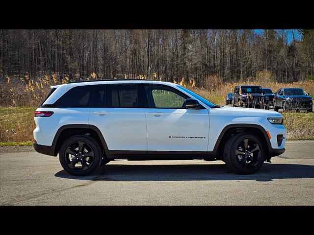 new 2025 Jeep Grand Cherokee car, priced at $43,002