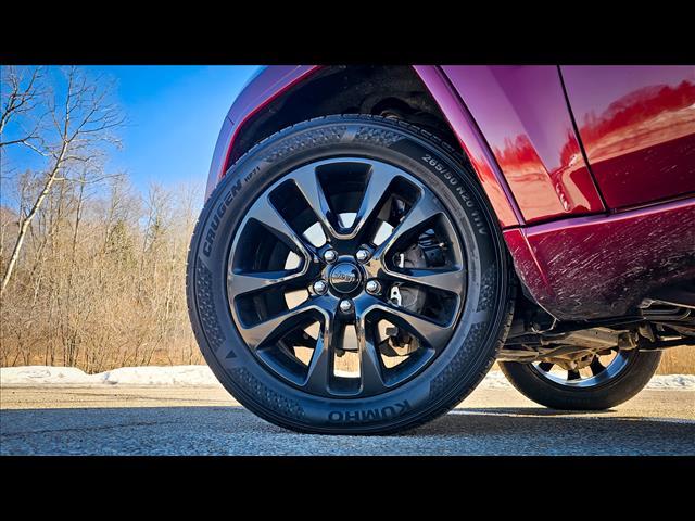 used 2020 Jeep Grand Cherokee car, priced at $27,900