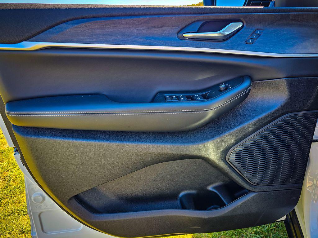 new 2025 Jeep Grand Cherokee L car, priced at $49,297