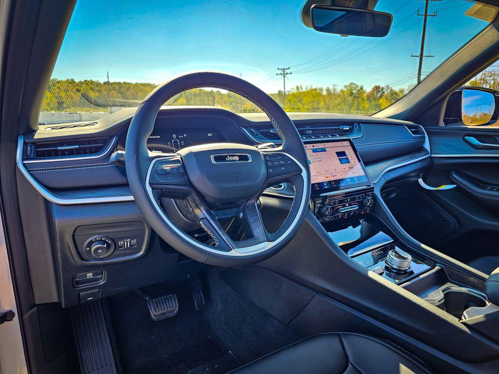 new 2025 Jeep Grand Cherokee L car, priced at $49,297