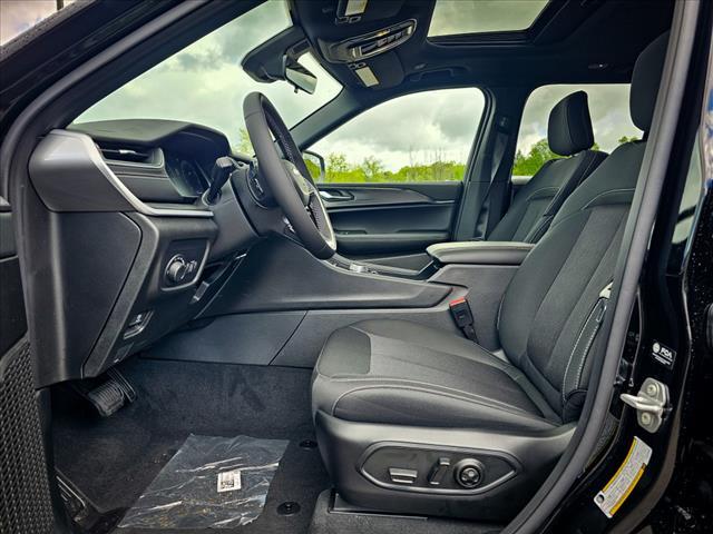 new 2025 Jeep Grand Cherokee car, priced at $39,753
