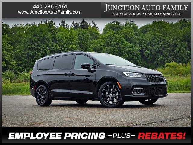 new 2025 Chrysler Pacifica car, priced at $50,741