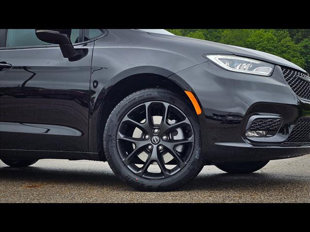 new 2025 Chrysler Pacifica car, priced at $50,741