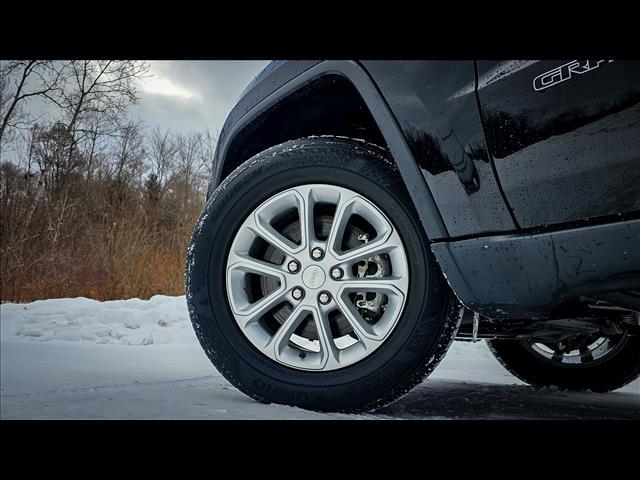 used 2022 Jeep Grand Cherokee car, priced at $26,900