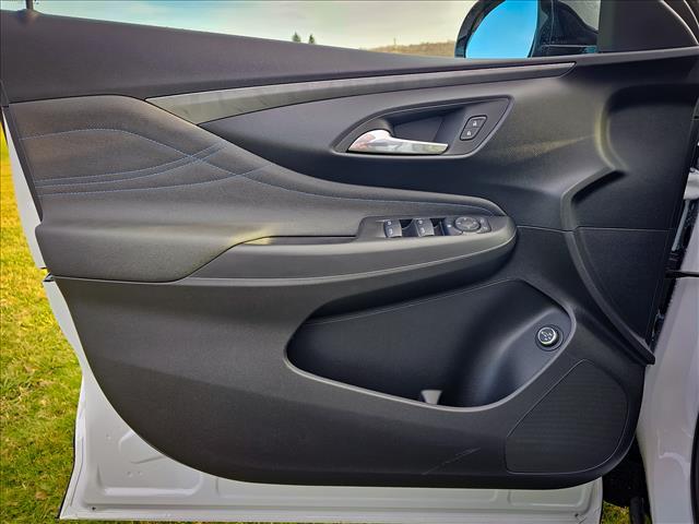 new 2025 Buick Envista car, priced at $27,285