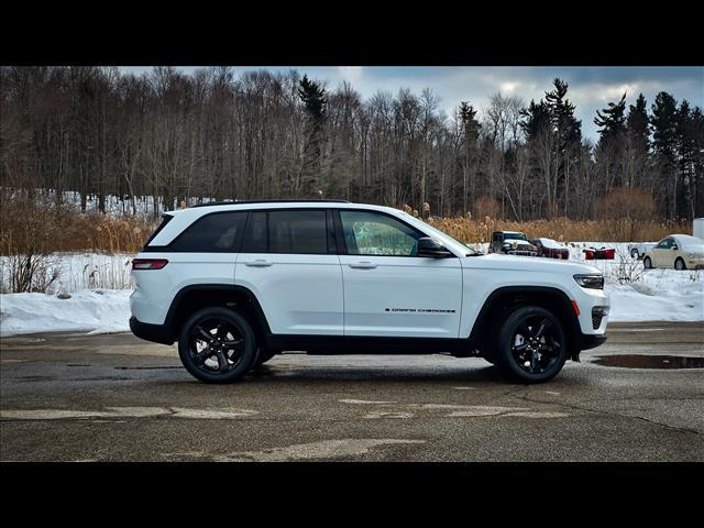 new 2025 Jeep Grand Cherokee car, priced at $47,785