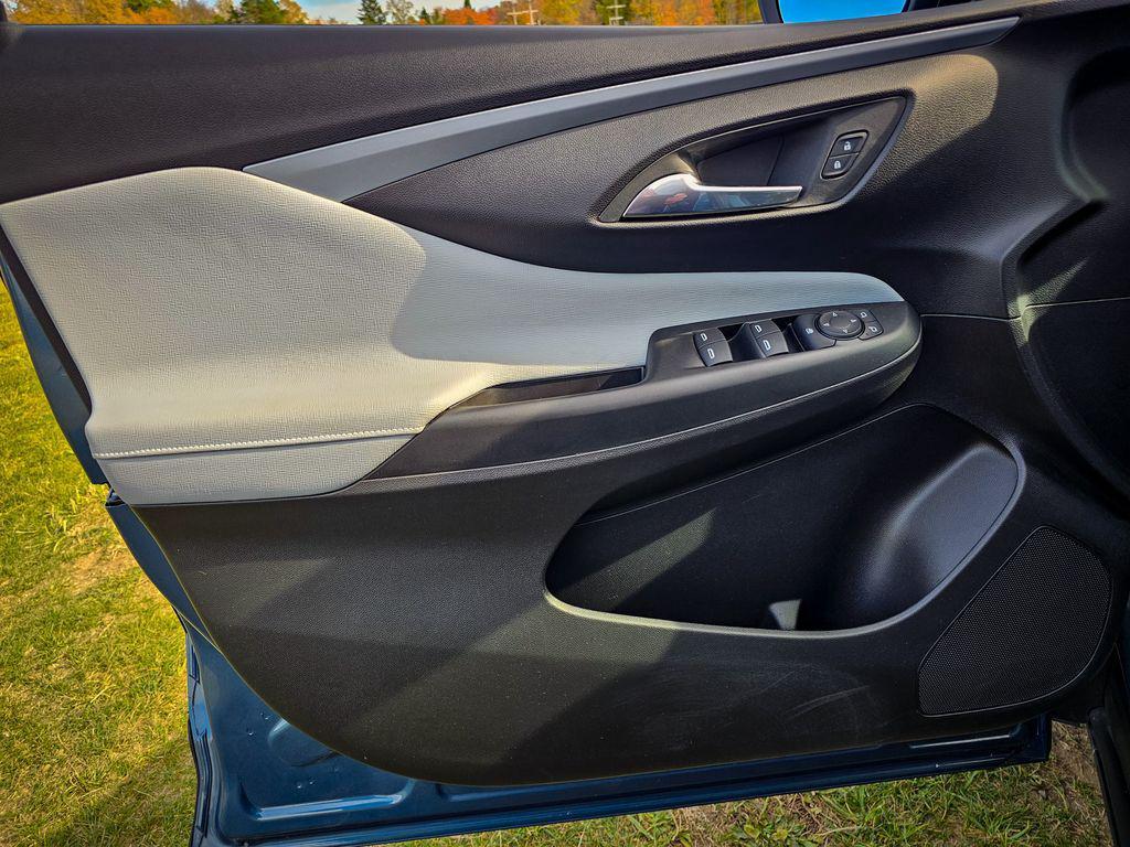 used 2025 Buick Envista car, priced at $23,900