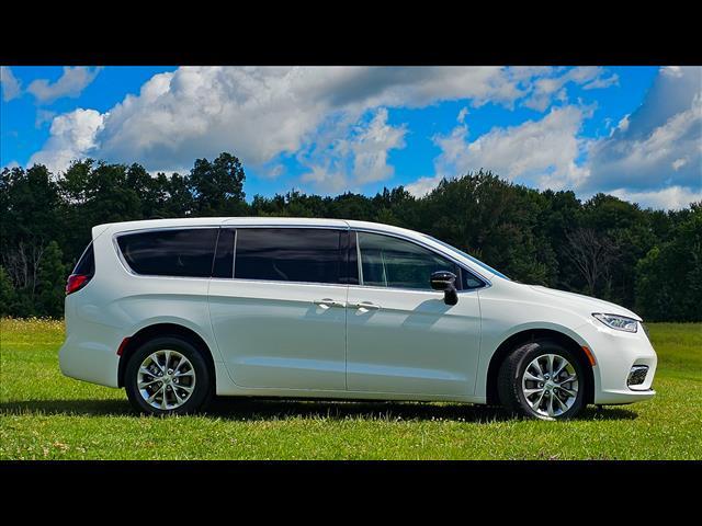 new 2024 Chrysler Pacifica car, priced at $41,799