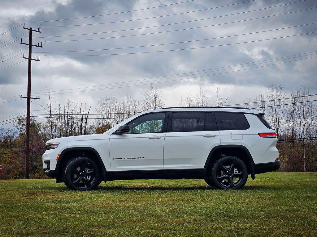 new 2025 Jeep Grand Cherokee L car, priced at $45,995