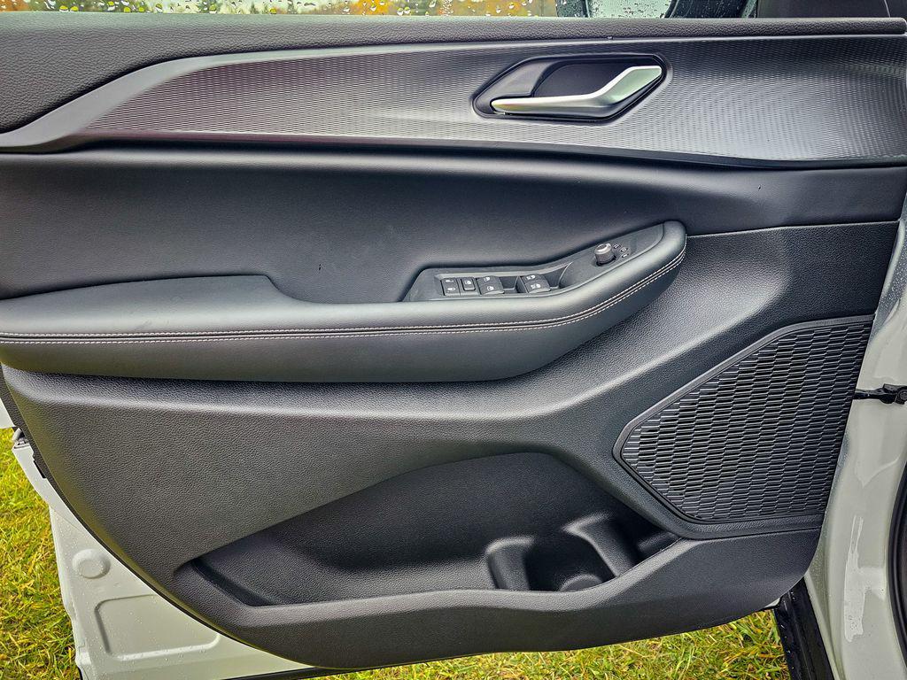 new 2025 Jeep Grand Cherokee L car, priced at $45,995