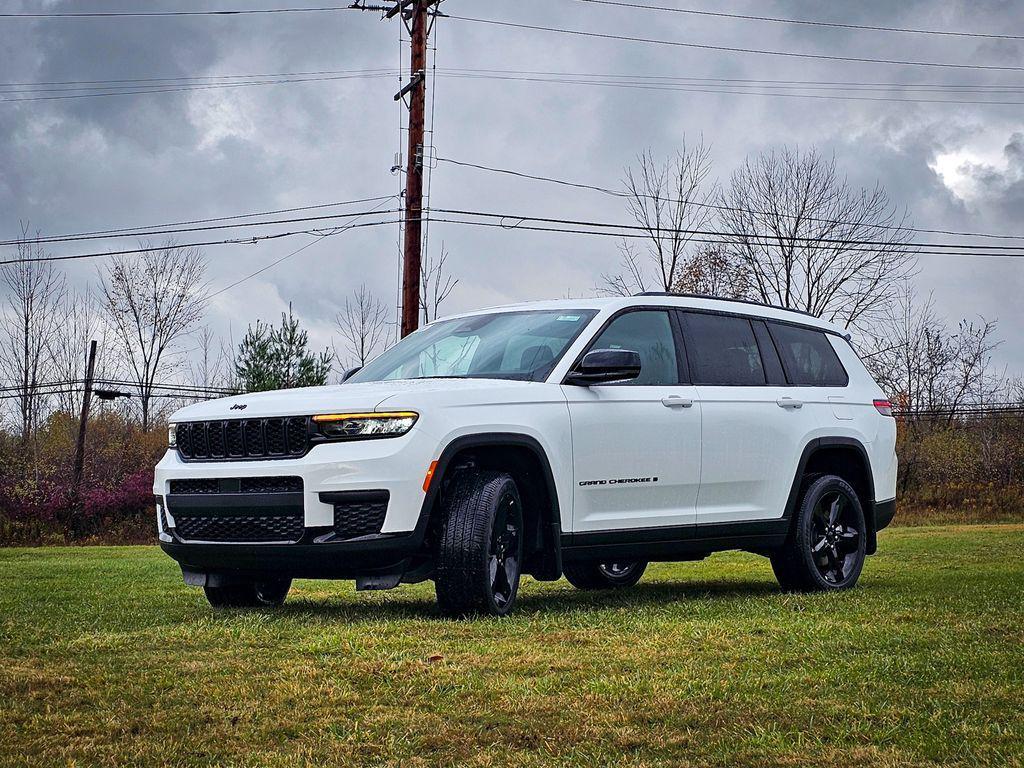 new 2025 Jeep Grand Cherokee L car, priced at $45,995