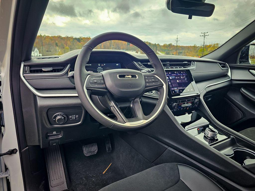 new 2025 Jeep Grand Cherokee L car, priced at $45,995