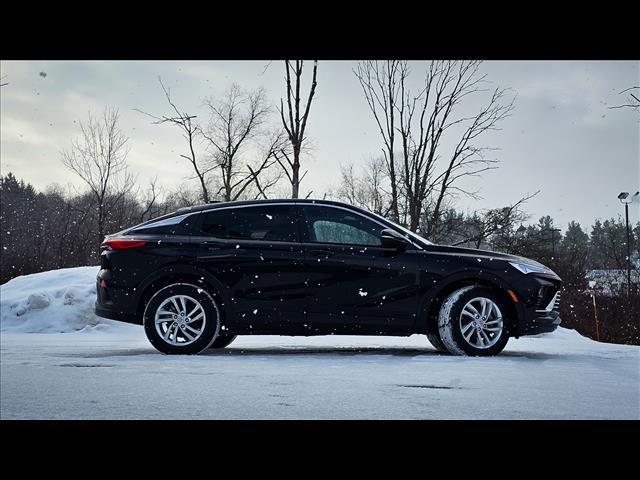 new 2025 Buick Envista car, priced at $25,290