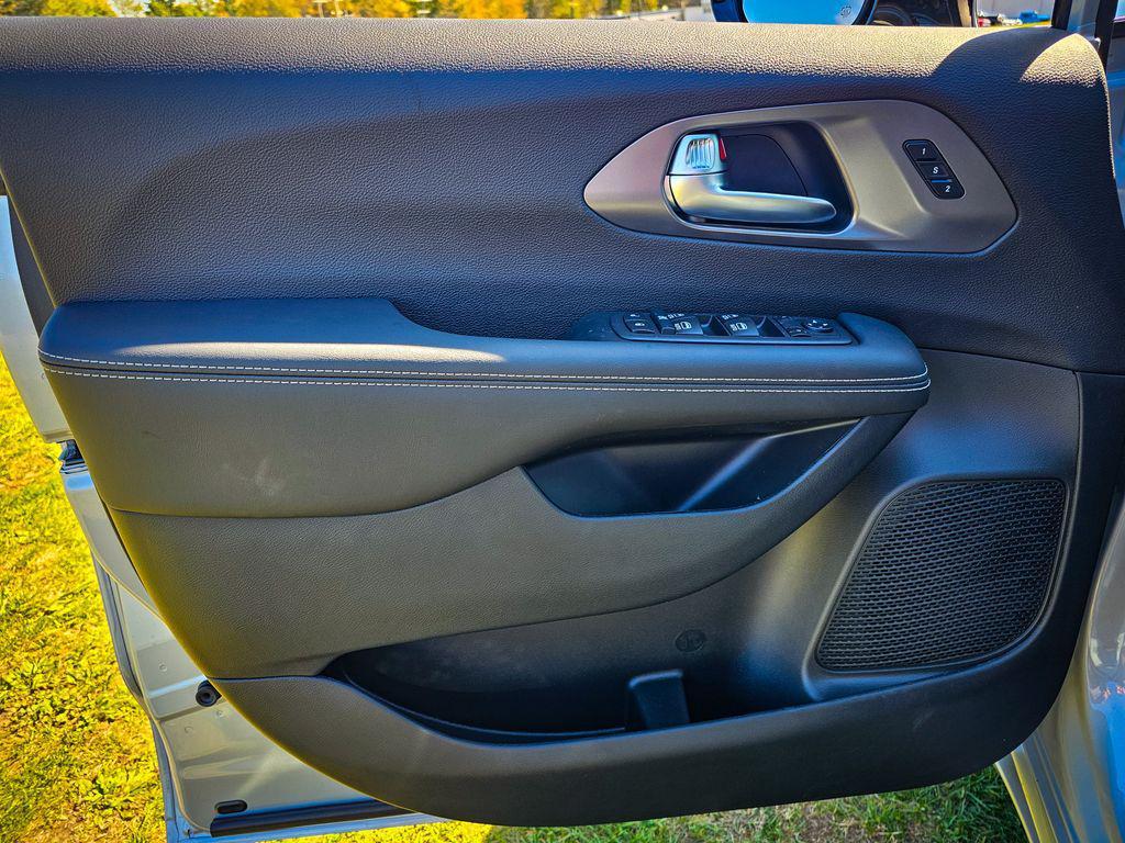 new 2026 Chrysler Pacifica car, priced at $46,482