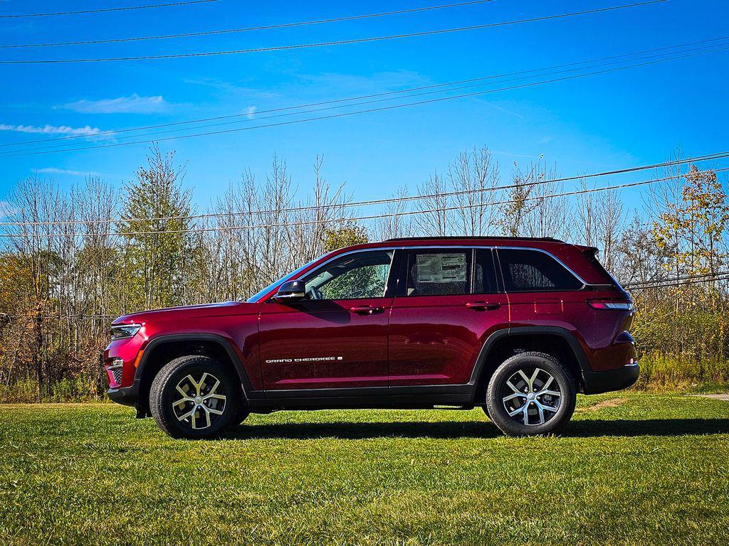new 2025 Jeep Grand Cherokee car, priced at $47,760