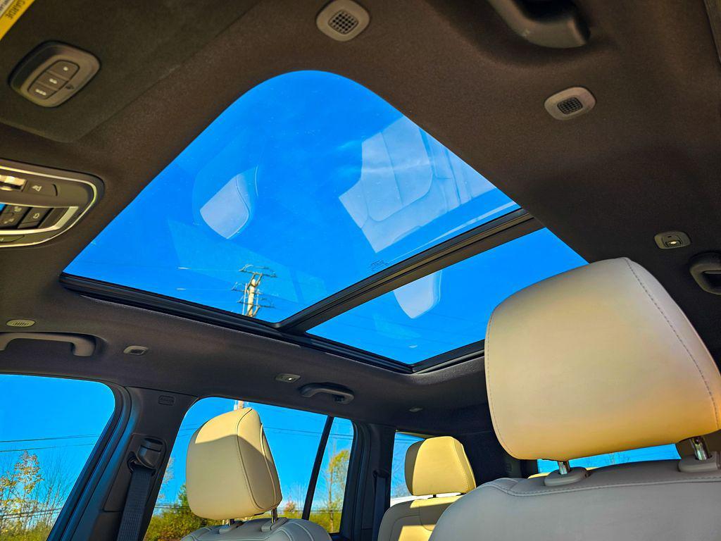 new 2025 Jeep Grand Cherokee car, priced at $47,760