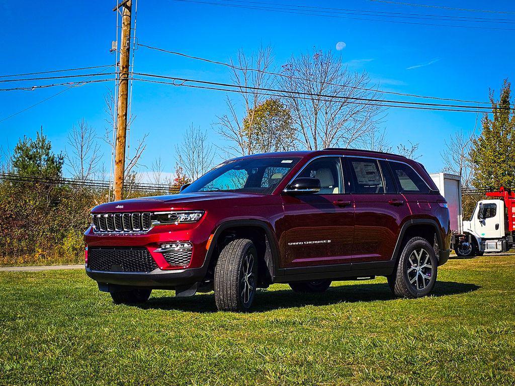 new 2025 Jeep Grand Cherokee car, priced at $47,760