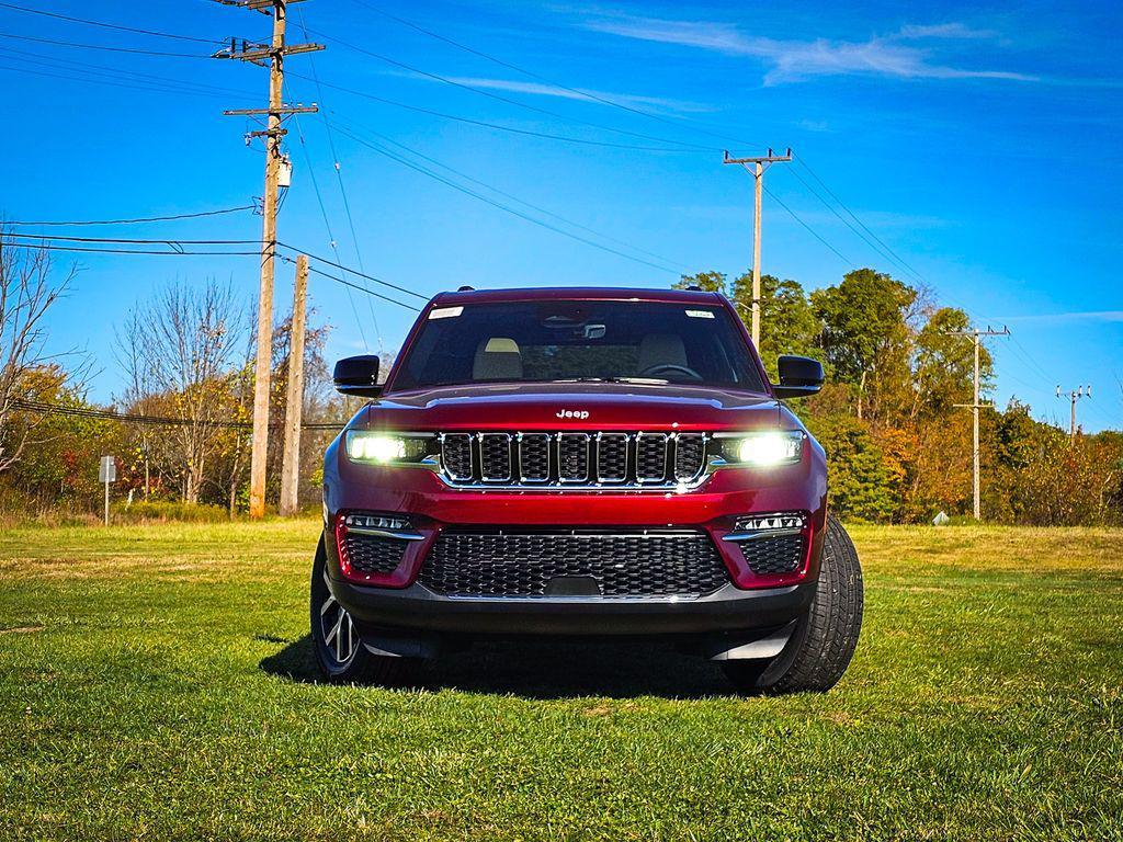 new 2025 Jeep Grand Cherokee car, priced at $47,760