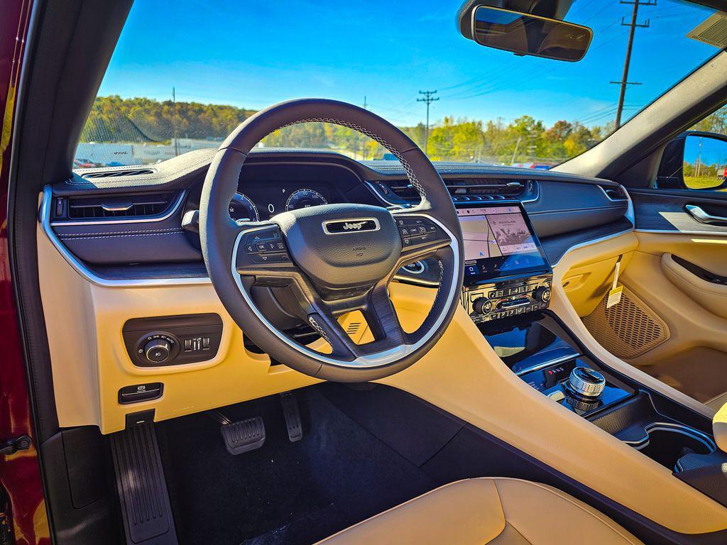 new 2025 Jeep Grand Cherokee car, priced at $47,760