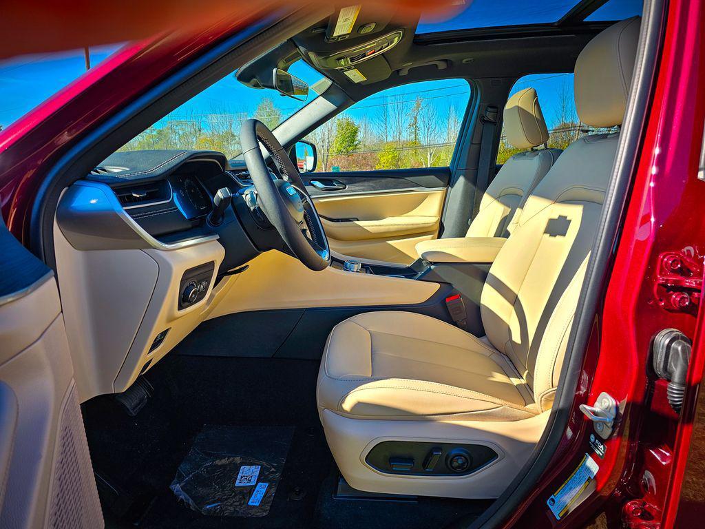 new 2025 Jeep Grand Cherokee car, priced at $47,760