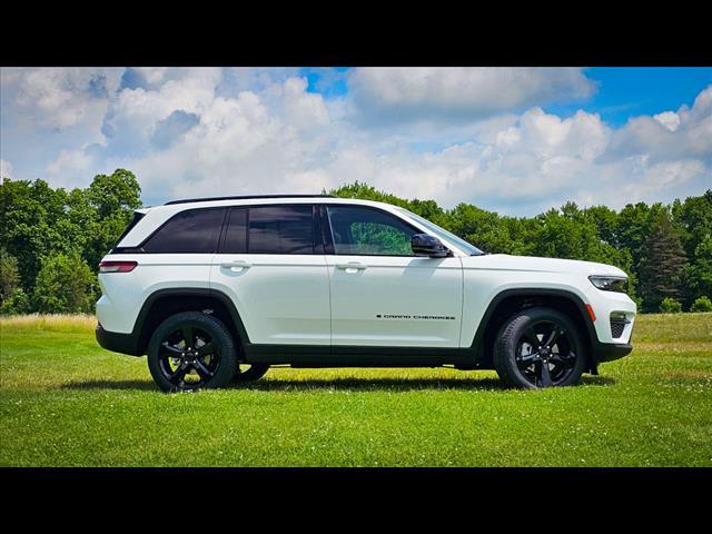 new 2025 Jeep Grand Cherokee car, priced at $46,926