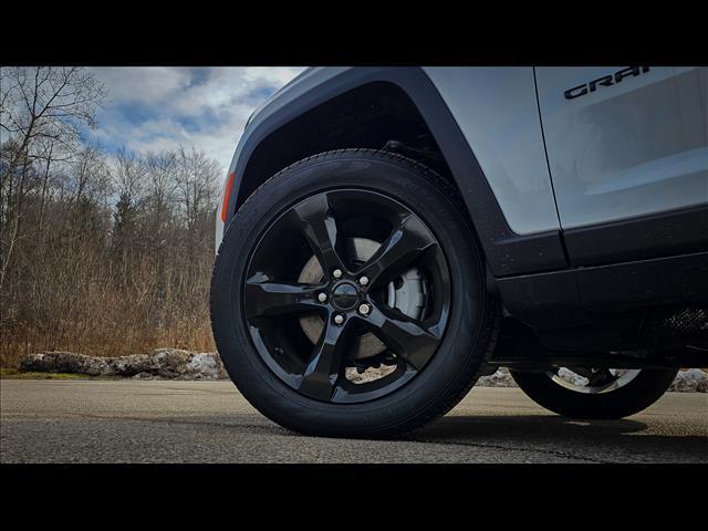 new 2025 Jeep Grand Cherokee car, priced at $49,735