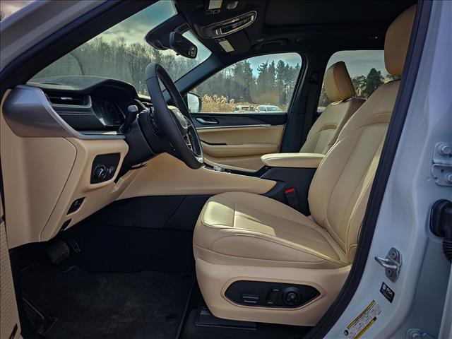 new 2025 Jeep Grand Cherokee car, priced at $49,735