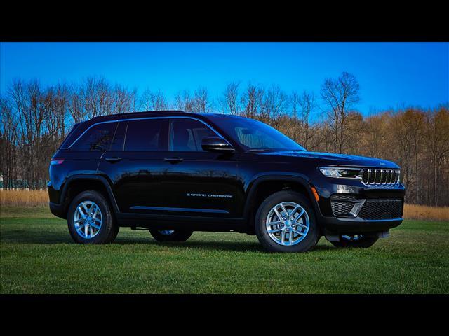 new 2025 Jeep Grand Cherokee car, priced at $39,990